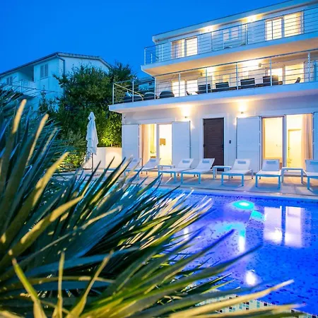 Stunning Avalon With Pool For 9, 2 Mins To Beach * Trogir