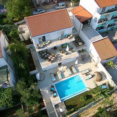 Stunning Avalon With Pool For 9, 2 Mins To Beach * Trogir