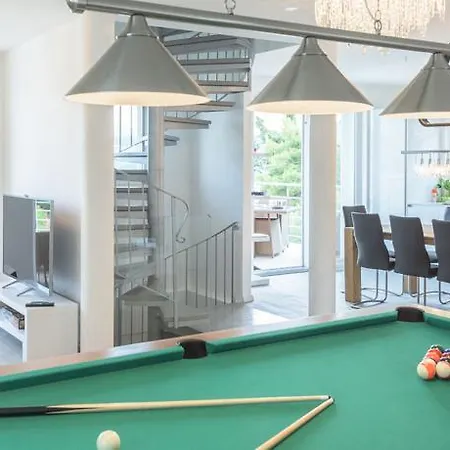 Stunning Avalon With Pool For 9, 2 Mins To Beach Villa *