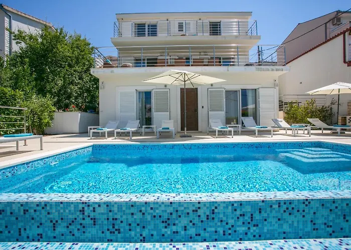 Stunning Avalon With Pool For 9, 2 Mins To Beach Vila Trogir