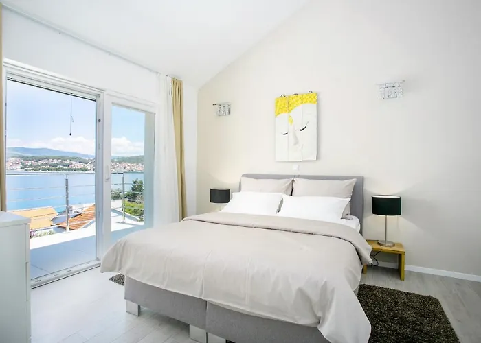 Vila Stunning Avalon With Pool For 9, 2 Mins To Beach *