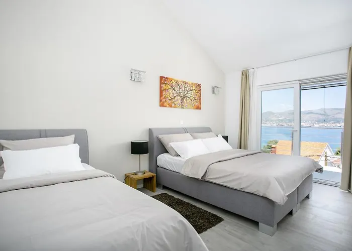 Stunning Avalon With Pool For 9, 2 Mins To Beach Vila *