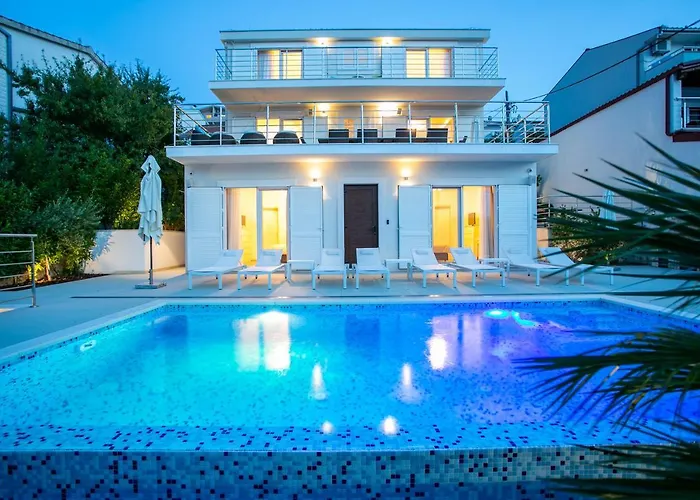 Vila Stunning Avalon With Pool For 9, 2 Mins To Beach Trogir