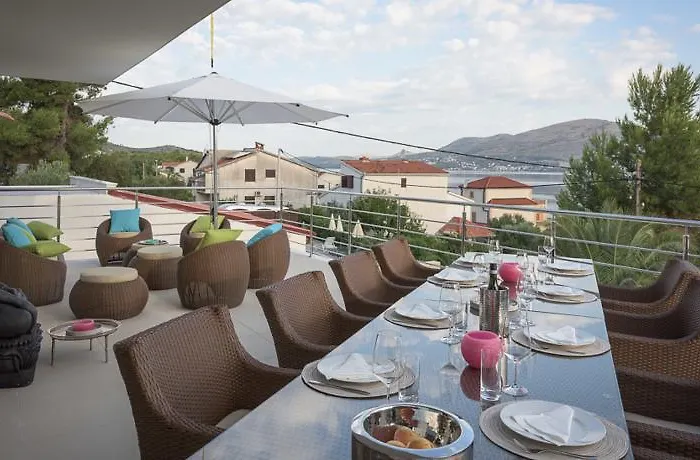 Stunning Avalon With Pool For 9, 2 Mins To Beach Vila