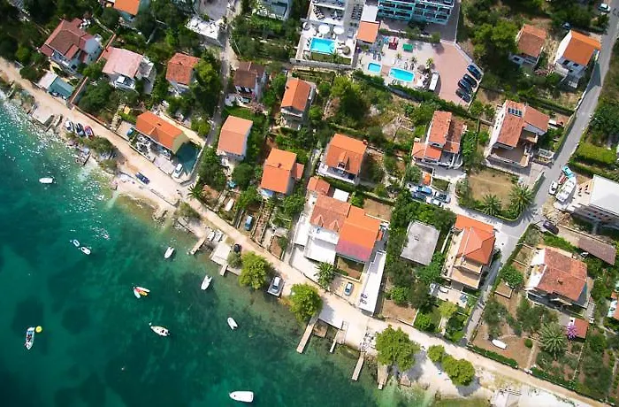 Vila Stunning Avalon With Pool For 9, 2 Mins To Beach Trogir