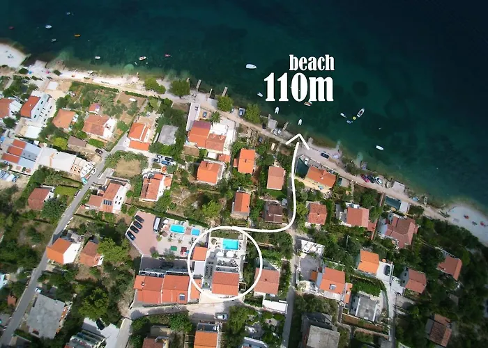 Stunning Avalon With Pool For 9, 2 Mins To Beach Vila *