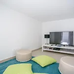 Stunning Avalon With Pool For 9, 2 Mins To Beach