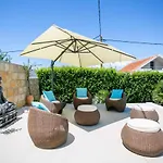 Stunning Avalon With Pool For 9, 2 Mins To Beach Villa