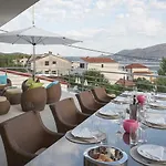 Stunning Avalon With Pool For 9, 2 Mins To Beach Villa