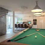 Stunning Avalon With Pool For 9, 2 Mins To Beach Villa