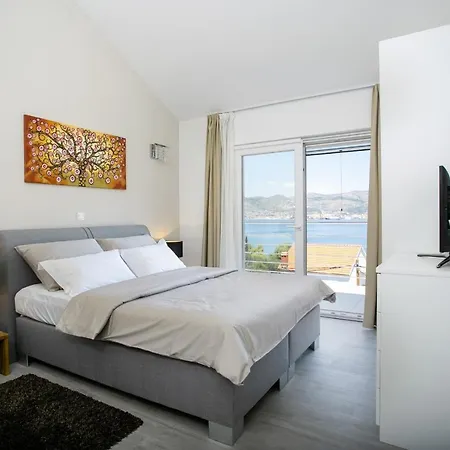 Vila Stunning Avalon With Pool For 9, 2 Mins To Beach