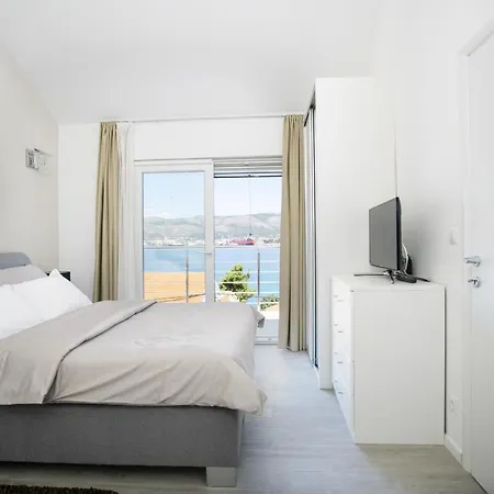 Vila Stunning Avalon With Pool For 9, 2 Mins To Beach *