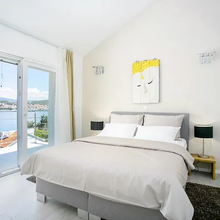 Vila Stunning Avalon With Pool For 9, 2 Mins To Beach *