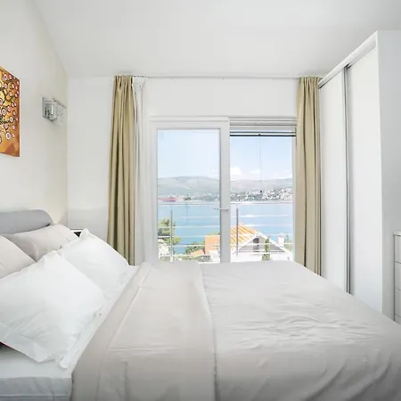 Stunning Avalon With Pool For 9, 2 Mins To Beach Vila