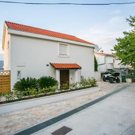 Stunning Avalon With Pool For 9, 2 Mins To Beach Villa Traù