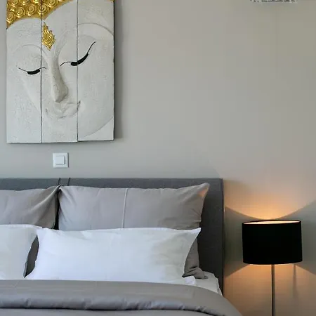 Vila Stunning Avalon With Pool For 9, 2 Mins To Beach