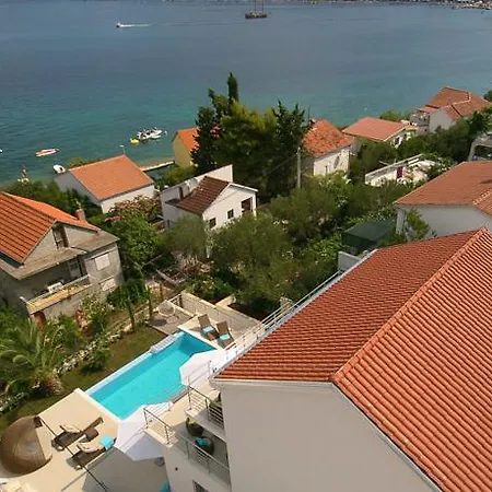 Vila Stunning Avalon With Pool For 9, 2 Mins To Beach
