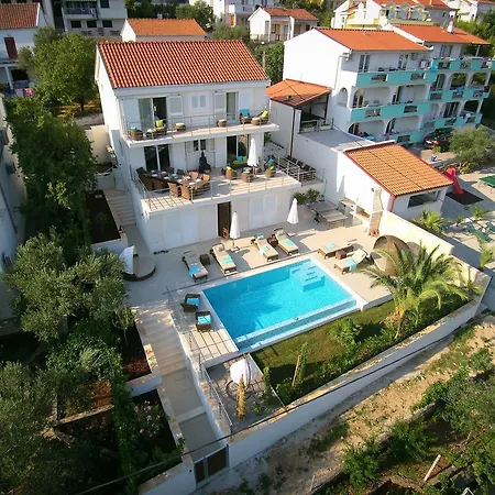 Stunning Avalon With Pool For 9, 2 Mins To Beach Traù